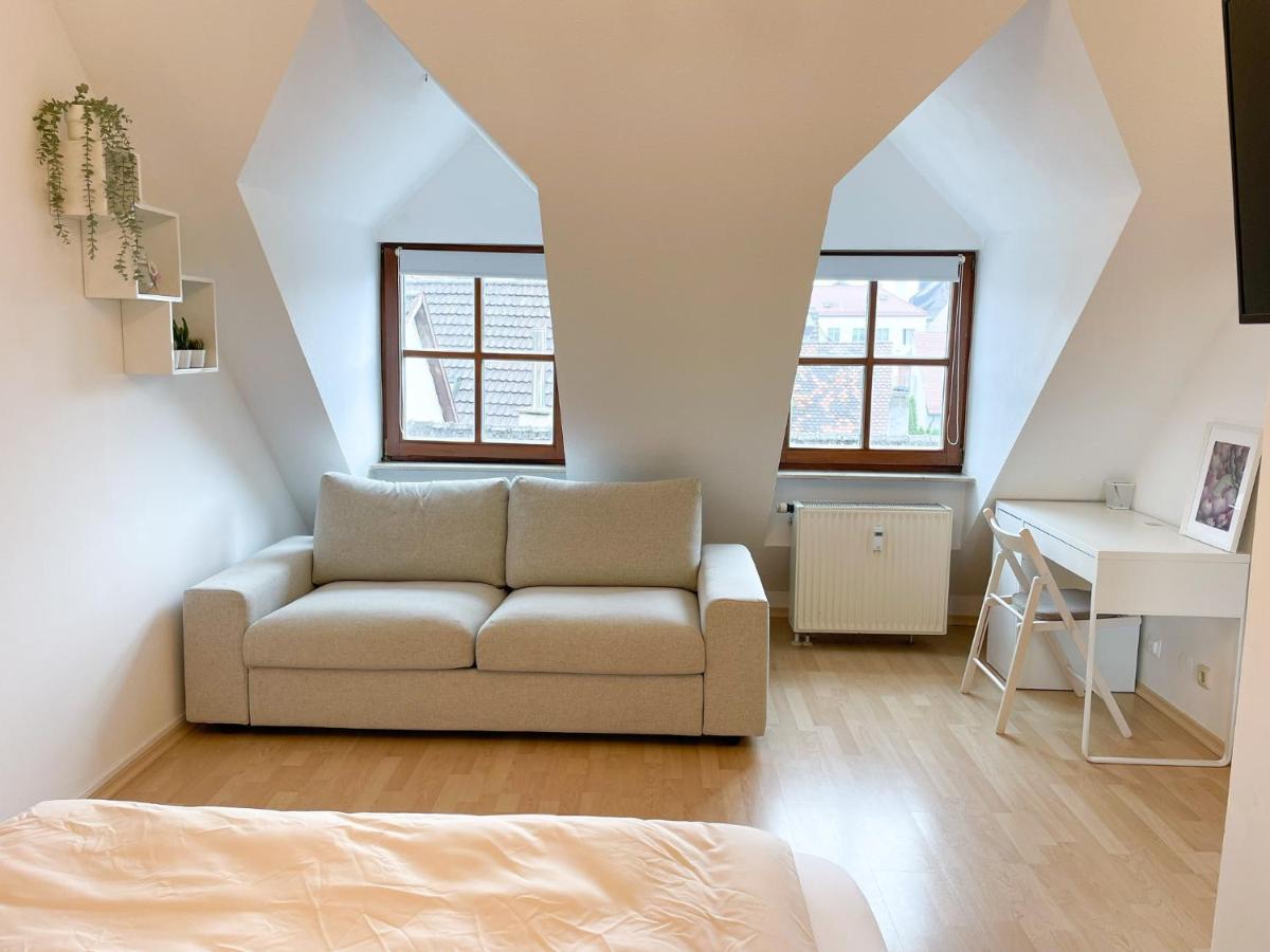 Nami - Robin - Helle Mitten In Der Stadt Apartment Memmingen